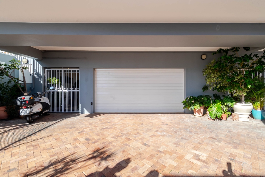 3 Bedroom Property for Sale in Sea Point Western Cape